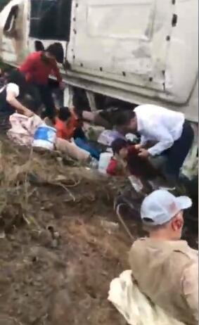沈海高速山东省日照市城北高速路口段一客车侧翻致7死6伤(图）