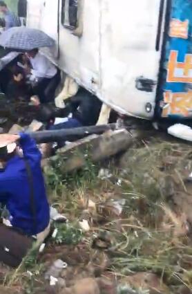 沈海高速山东省日照市城北高速路口段一客车侧翻致7死6伤(图）