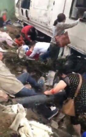 沈海高速山东省日照市城北高速路口段一客车侧翻致7死6伤(图）