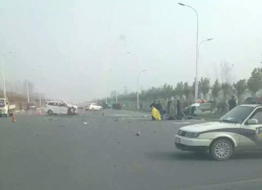 平原东路驾校的车和地方车相撞事故，教练车上三人当场死亡！