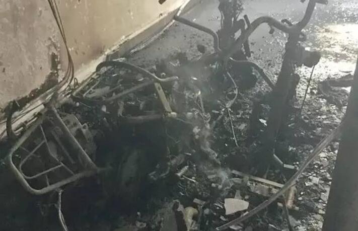 广西崇左市城南区民族师范学院学生公寓楼梯间起火无人员伤亡