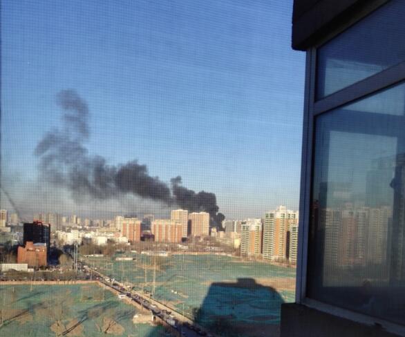 2月24日早上 北京市西城区马连道新年华购物中心附近一建筑物发生火灾