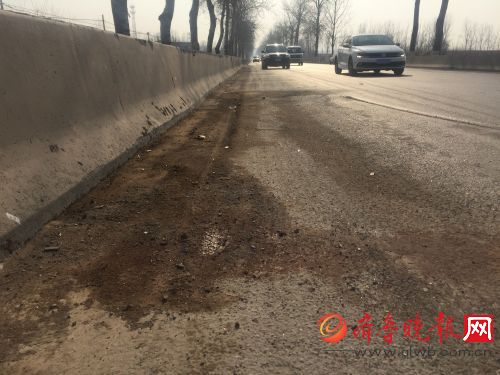 3月12日4时许 山东省济南市长清区220国道凤鸣村路段一半挂车和货车相撞致3死1伤