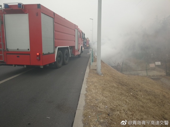 1月16日早上 青银高速山东省青岛市李村口浓烟滚滚
