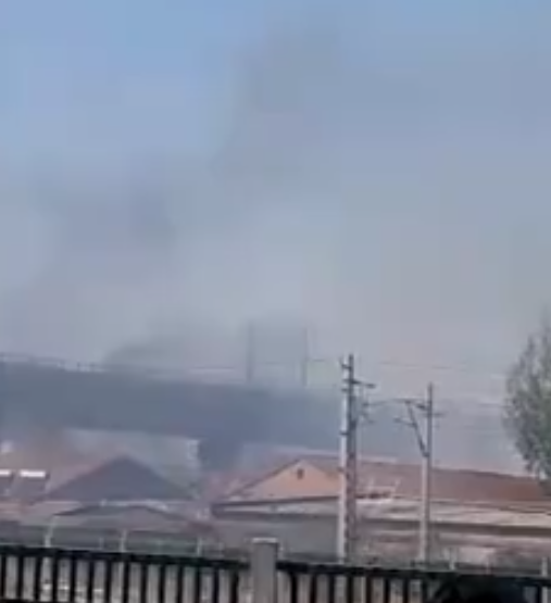 北京市丰台区新发地经营者乐园疑似发生火灾