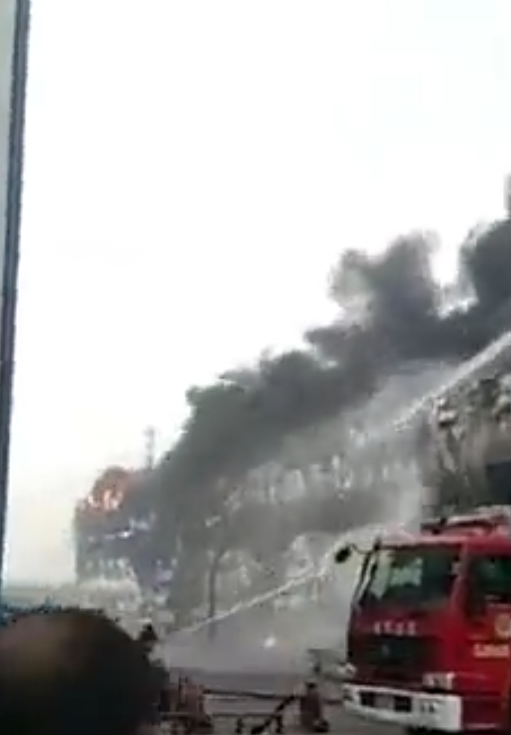 4月12日上午 山东省潍坊市昌邑市一纺织企业发生火灾