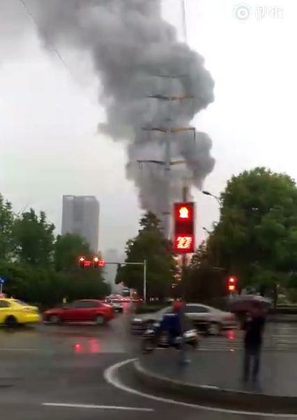 重庆市渝北区出口加工区一建筑物发生火灾