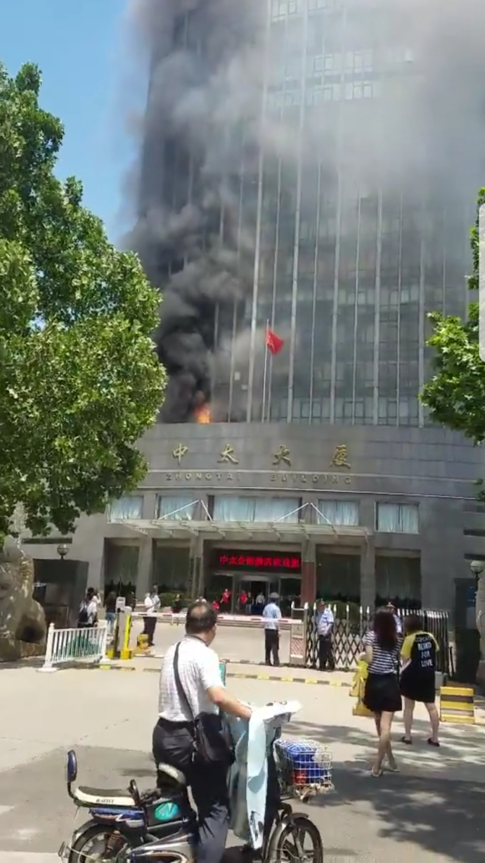 5月30日上午 河北省廊坊市广阳区中太大厦发生火灾