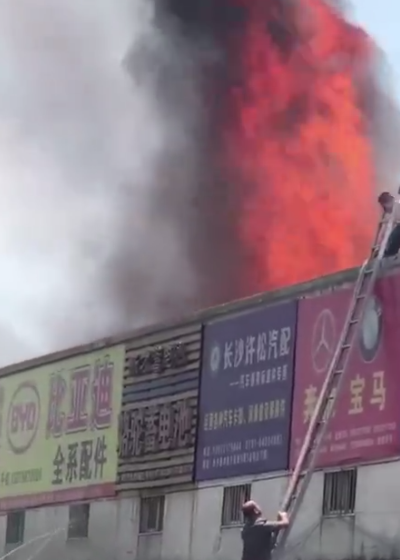 7月13日12时许 湖南省长沙市长沙县中南汽车世界发生火灾